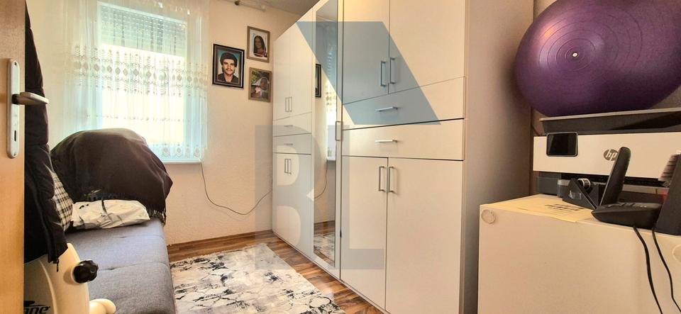 Mehrfamilienhaus, Wohnhaus Stuttgart Zuffenhausen - 8 Zimmer, 185 m&sup2;, 3.399&euro; | Angebot:23740226