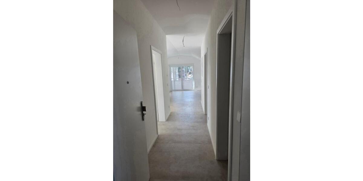 Dachgeschoßwohnung Sindelfingen - 3.5 Zimmer, 80 m&sup2;, 1.300&euro; | Angebot:25253404