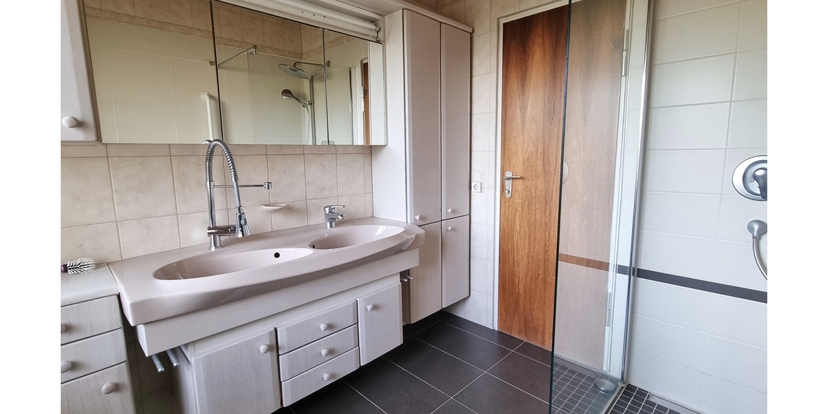 Familienfreundliches Einfamilienhaus mit Einliegerwohnung in attraktiver Aussichtslage von Leonberg - Einliegerwohnung Leonberg Leonberg | Angebot:27550187