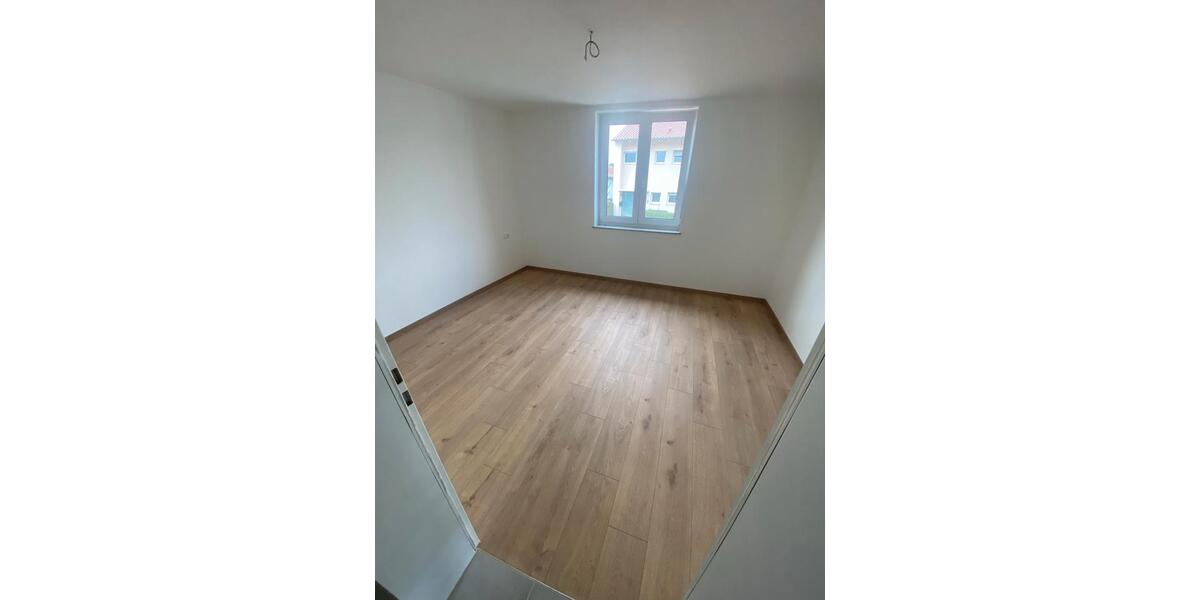Etagenwohnung Freiberg am Neckar - 3 Zimmer, 80 m&sup2;, 1.270&euro; | Angebot:27568138
