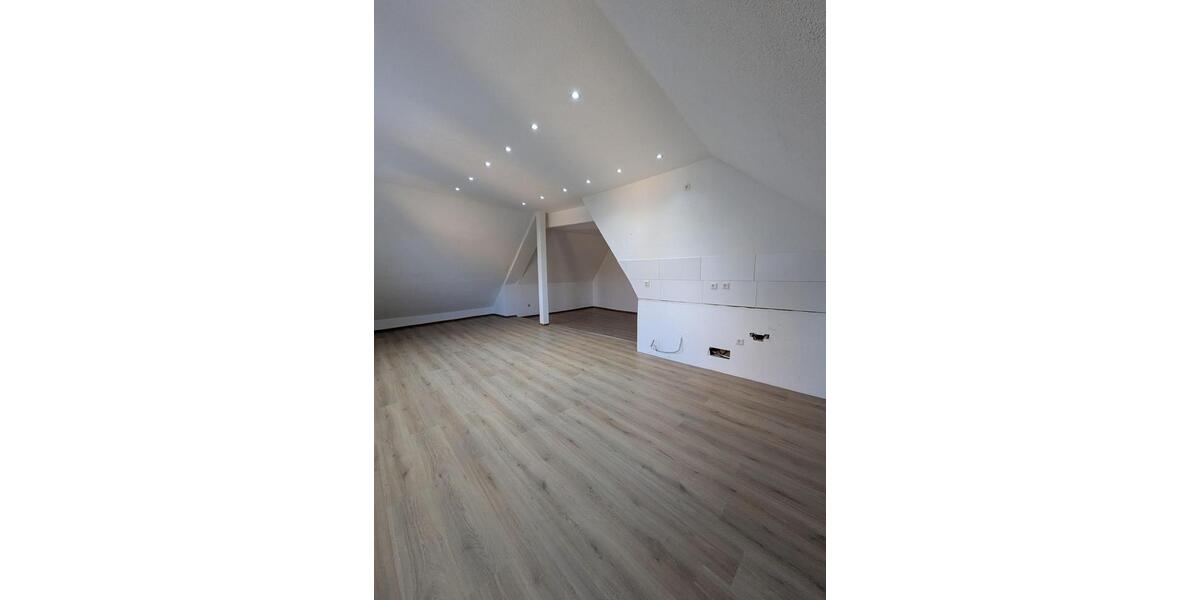 Dachgeschoßwohnung Schwaigern - 3 Zimmer, 90 m&sup2;, 550&euro; | Angebot:25510466