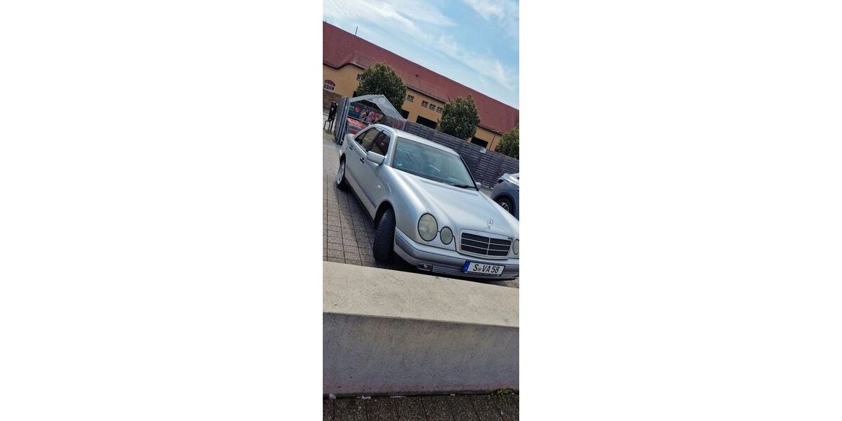 Mercedes-Benz E 240 141.000 km 4.100 &euro; Stuttgart 70376