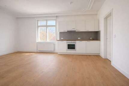 Zimmer Esslingen am Neckar Innenstadt - 2 Zimmer, 1.350&euro; | Angebot:27562232