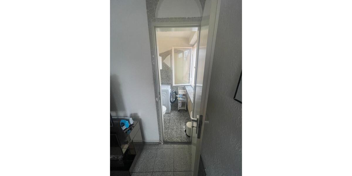 Dachgeschoßwohnung Stuttgart Stuttgart-Süd - 2 Zimmer, 63 m&sup2;, 975&euro; | Angebot:25098826