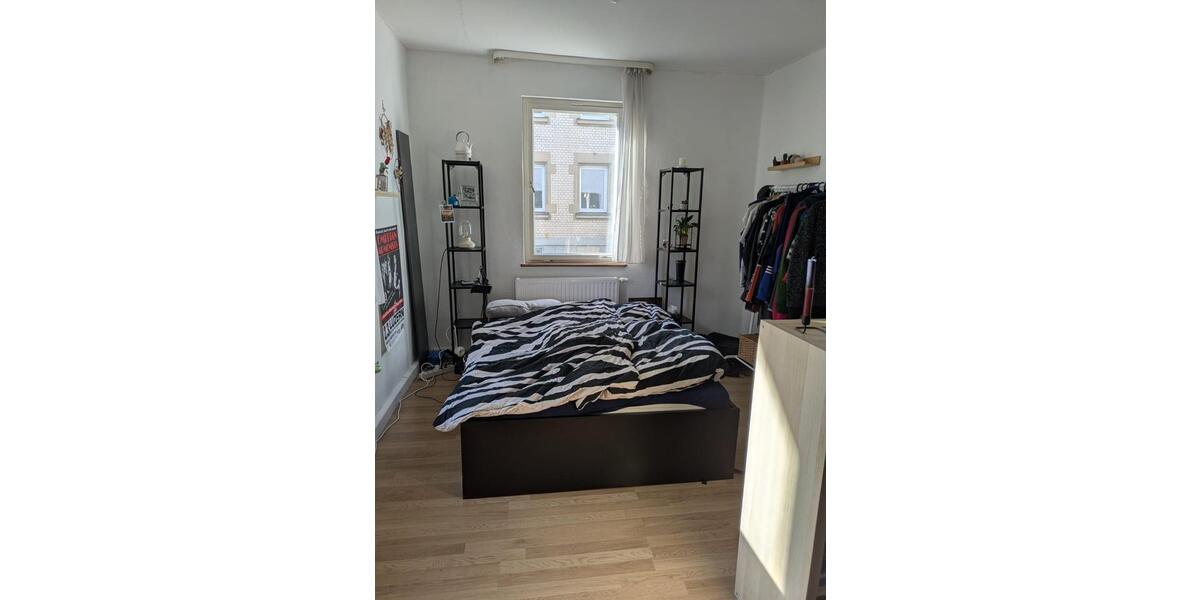 Etagenwohnung Stuttgart Luginsland - 1.5 Zimmer, 23 m&sup2;, 350&euro; | Angebot:25255252