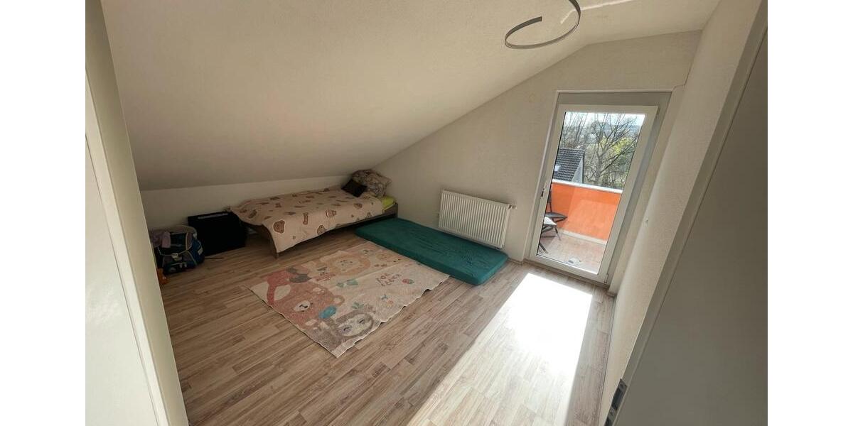 Dachgeschoßwohnung Waiblingen Bittenfeld - 4 Zimmer, 95 m&sup2;, 1.300&euro; | Angebot:26130369