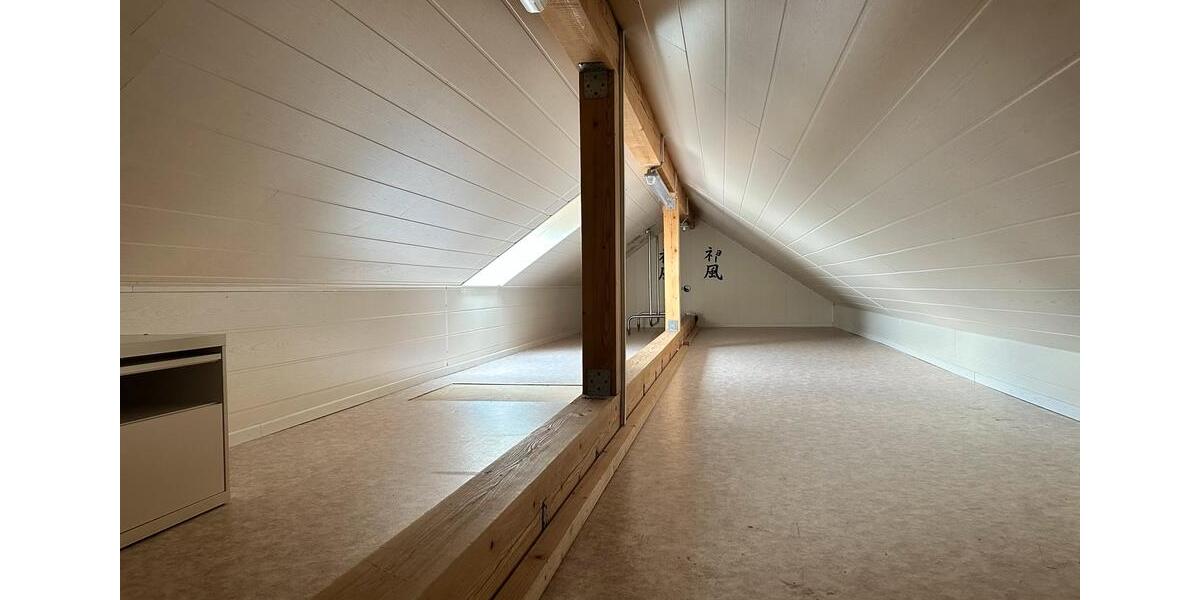 Dachgeschoßwohnung Renningen - 3.5 Zimmer, 75 m&sup2;, 375.000&euro; | Angebot:25644989