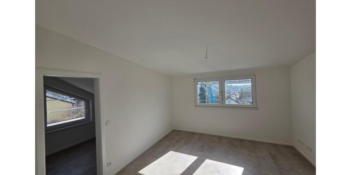 Dachgeschoßwohnung Sindelfingen - 3.5 Zimmer, 80 m&sup2;, 1.300&euro; | Angebot:25253404