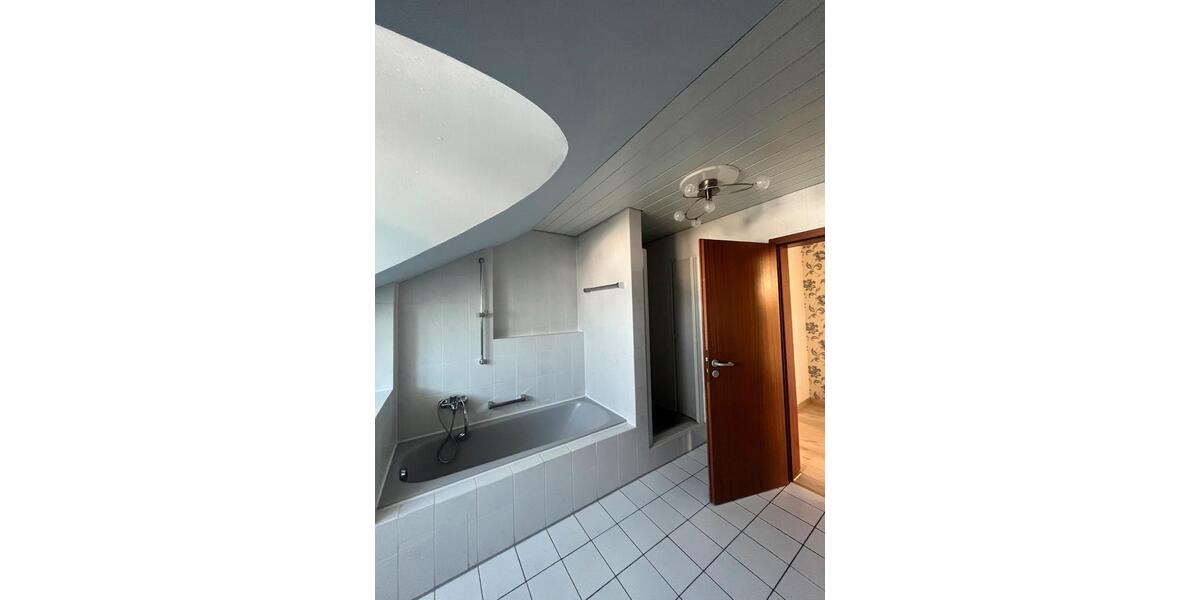 Dachgeschoßwohnung Waiblingen Bittenfeld - 4 Zimmer, 90 m&sup2;, 1.300&euro; | Angebot:26248491