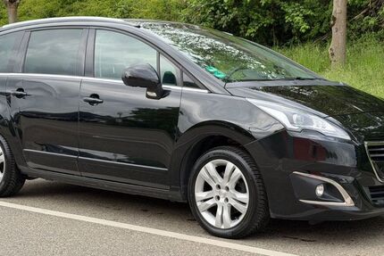 Peugeot 5008 147.000 km 7.900 &euro; Fellbach 70736