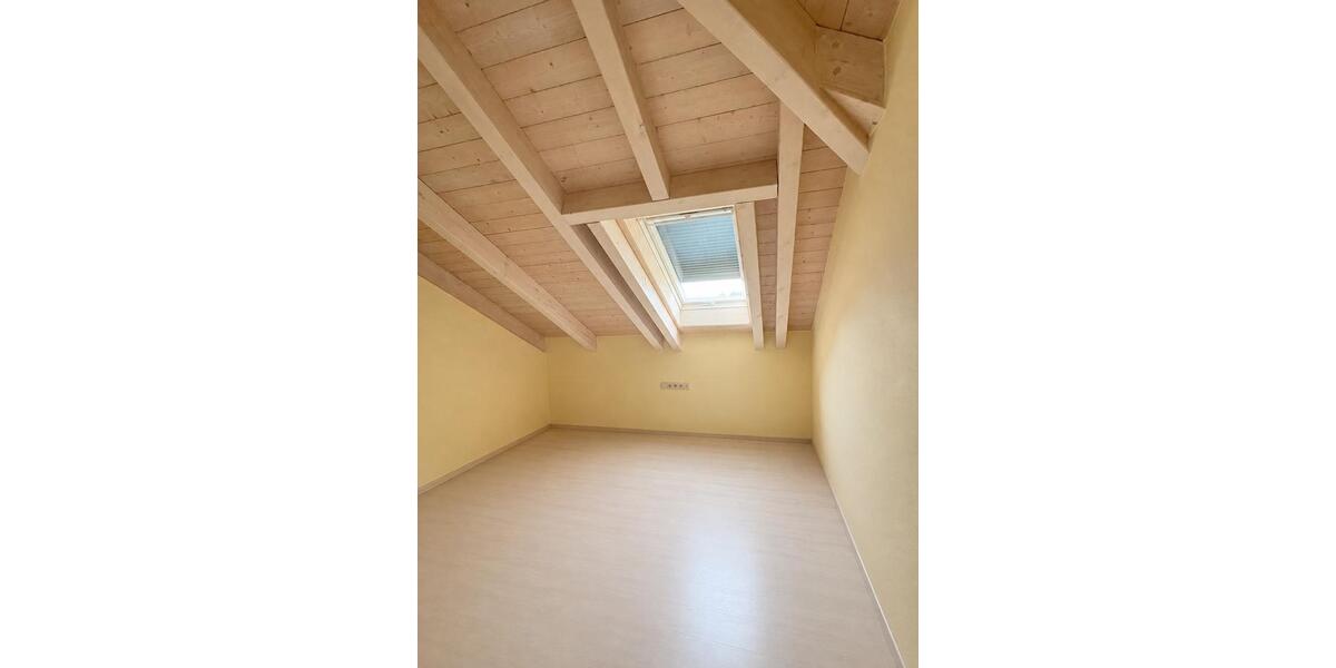 Dachgeschoßwohnung Vaihingen an der Enz - 3 Zimmer, 90 m&sup2;, 1.350&euro; | Angebot:27554043