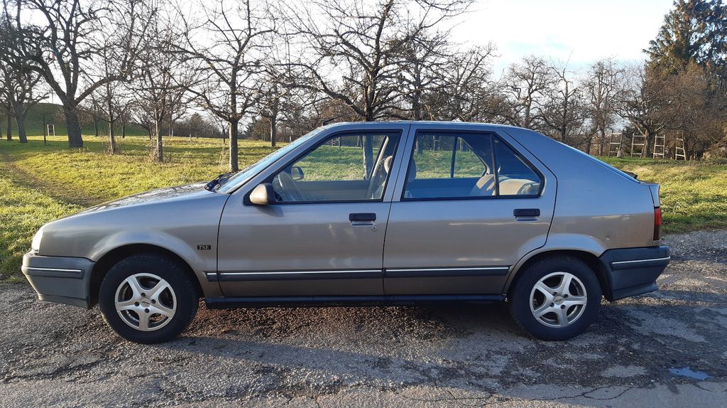 Renault R 19 124.700 km 3.250 &euro; Asperg 71679