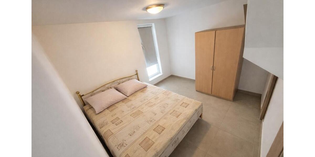 Dachgeschoßwohnung Stuttgart Bad Cannstatt - 4 Zimmer, 80 m&sup2;, 285.000&euro; | Angebot:25286837