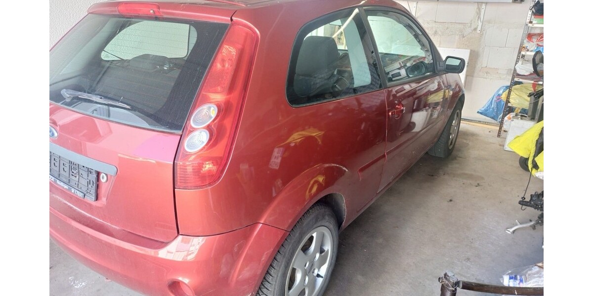 Ford Fiesta 132.000 km 1.800 &euro; Böblingen 71032
