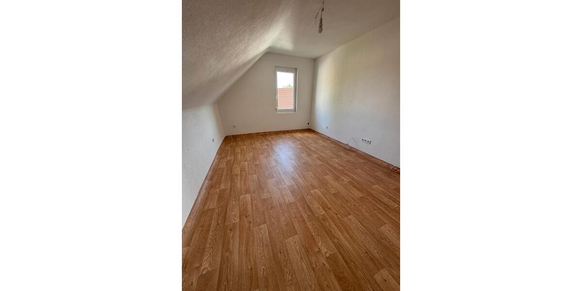 Dachgeschoßwohnung Backnang - 3 Zimmer, 73 m&sup2;, 950&euro; | Angebot:27577616