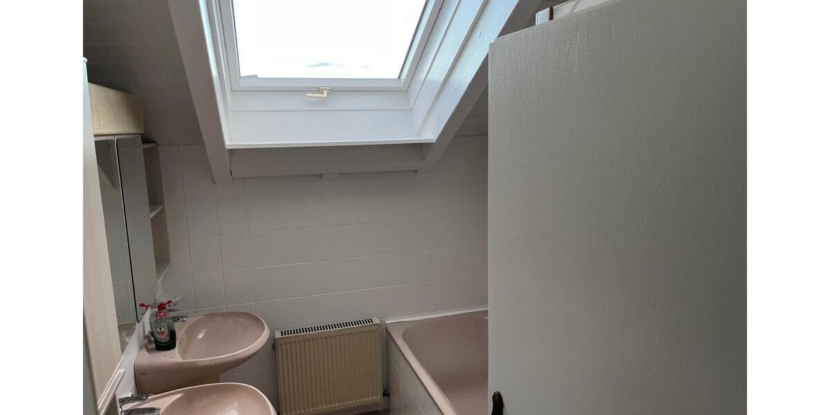 Dachgeschoßwohnung Winnenden - 3.5 Zimmer, 81 m&sup2;, 1.200&euro; | Angebot:27535944
