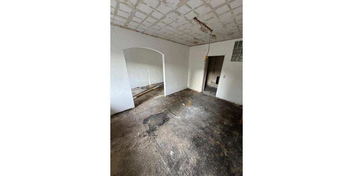 Reihenhaus Ostfildern - 7 Zimmer, 180 m&sup2;, 92.000&euro; | Angebot:24828041