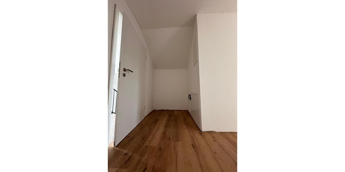 Dachgeschoßwohnung Markgröningen - 2.5 Zimmer, 80 m&sup2;, 1.175&euro; | Angebot:25852525