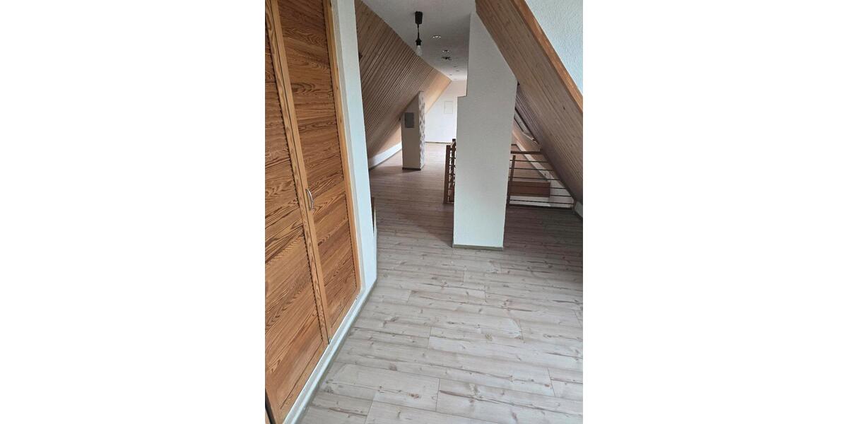 Dachgeschoßwohnung Wernau (Neckar) - 5 Zimmer, 120 m&sup2;, 1.550&euro; | Angebot:26129560