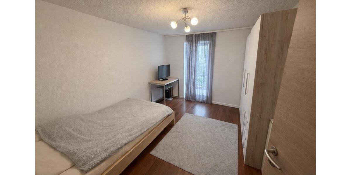 Dachgeschoßwohnung Stuttgart Bad Cannstatt - 4 Zimmer, 80 m&sup2;, 285.000&euro; | Angebot:25286837