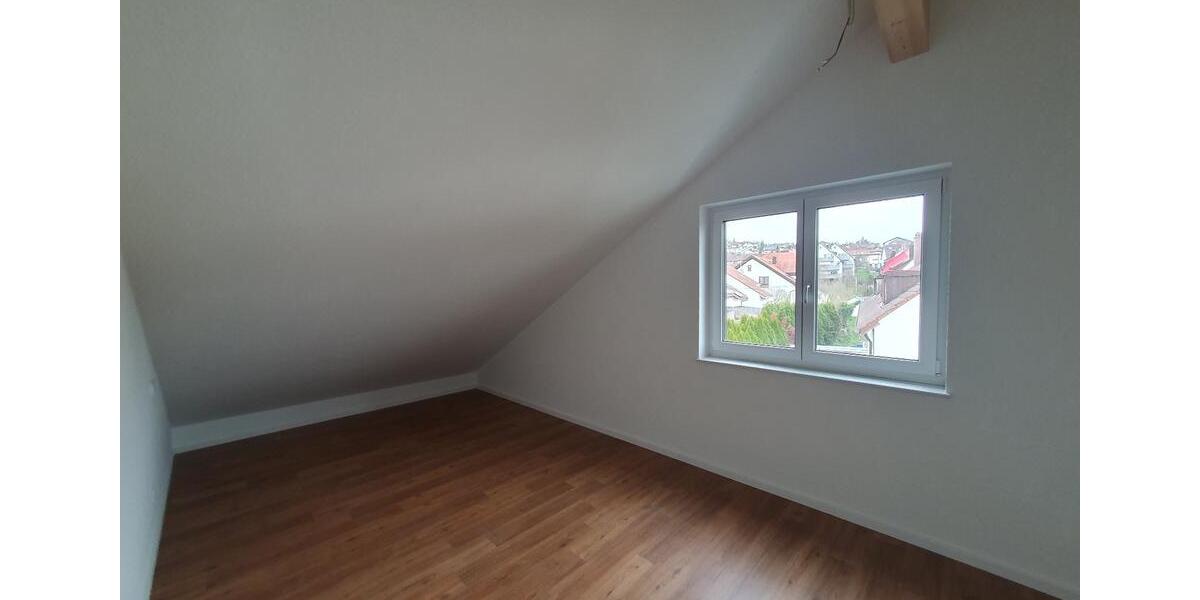 Dachgeschoßwohnung Winnenden - 4 Zimmer, 130 m&sup2;, 1.675&euro; | Angebot:27565836