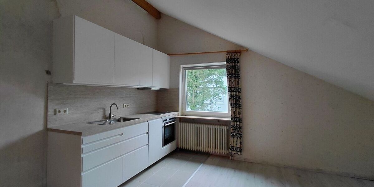 Freistehendes Einfamilienhaus mit 2 Wohnungen an Obstbaumwiesen Massiv mit großem Grundstück - Einfamilienhaus Sersheim | Angebot:27473508