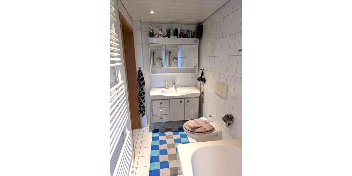 Einfamilienhaus Esslingen am Neckar (Oberesslingen) Oberesslingen - 8 Zimmer, 183 m&sup2;, 599.000&euro; | Angebot:25760346
