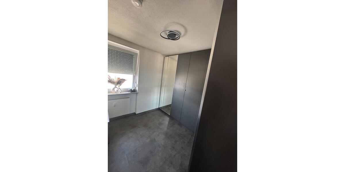 Dachgeschoßwohnung Stuttgart Luginsland - 3 Zimmer, 65 m&sup2;, 350.000&euro; | Angebot:25310210