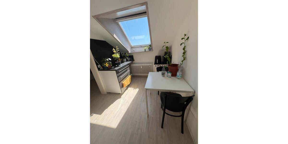 Dachgeschoßwohnung Stuttgart Feuerbach - 2.5 Zimmer, 35 m&sup2;, 169.000&euro; | Angebot:26984824