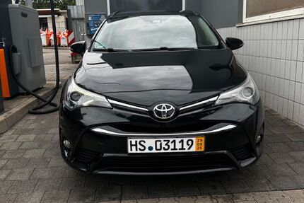 Toyota Avensis 174.502 km 7.350 &euro; Korntal 70825