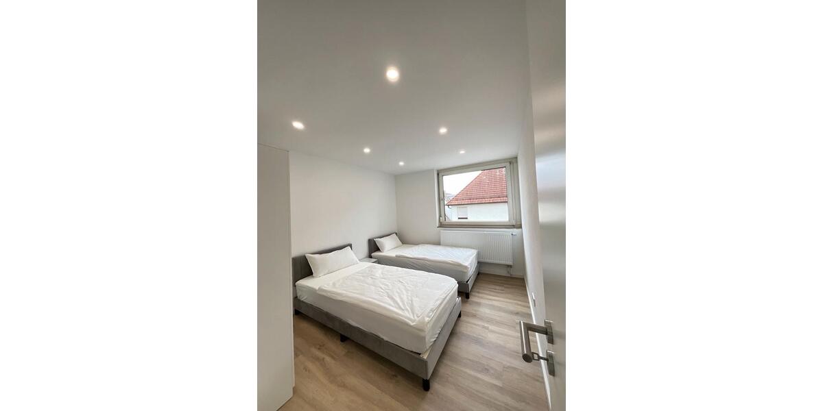 Etagenwohnung Sindelfingen - 4 Zimmer, 100 m&sup2;, 3.500&euro; | Angebot:25570940