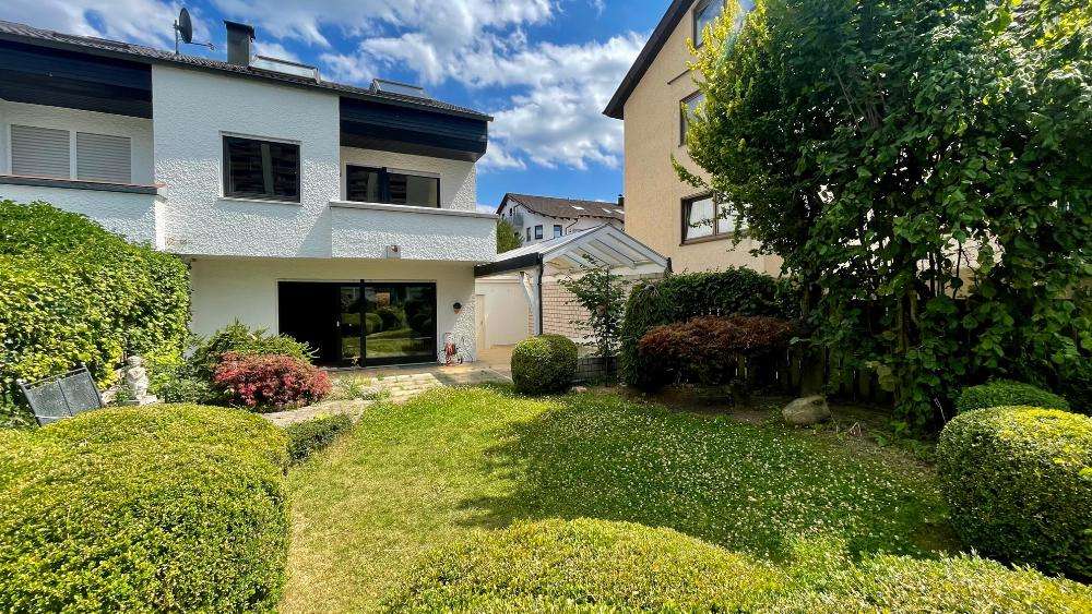 Einfamilienhaus Böblingen - 4 Zimmer, 143 m&sup2;, 2.900&euro; | Angebot:26373022