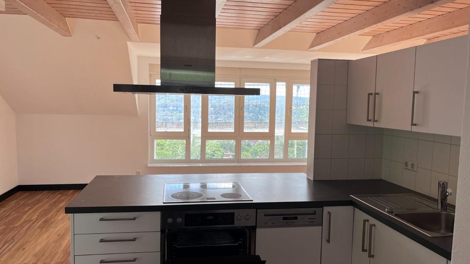 Dachgeschoßwohnung Stuttgart Lehen - 2 Zimmer, 90 m&sup2;, 1.360&euro; | Angebot:19189034