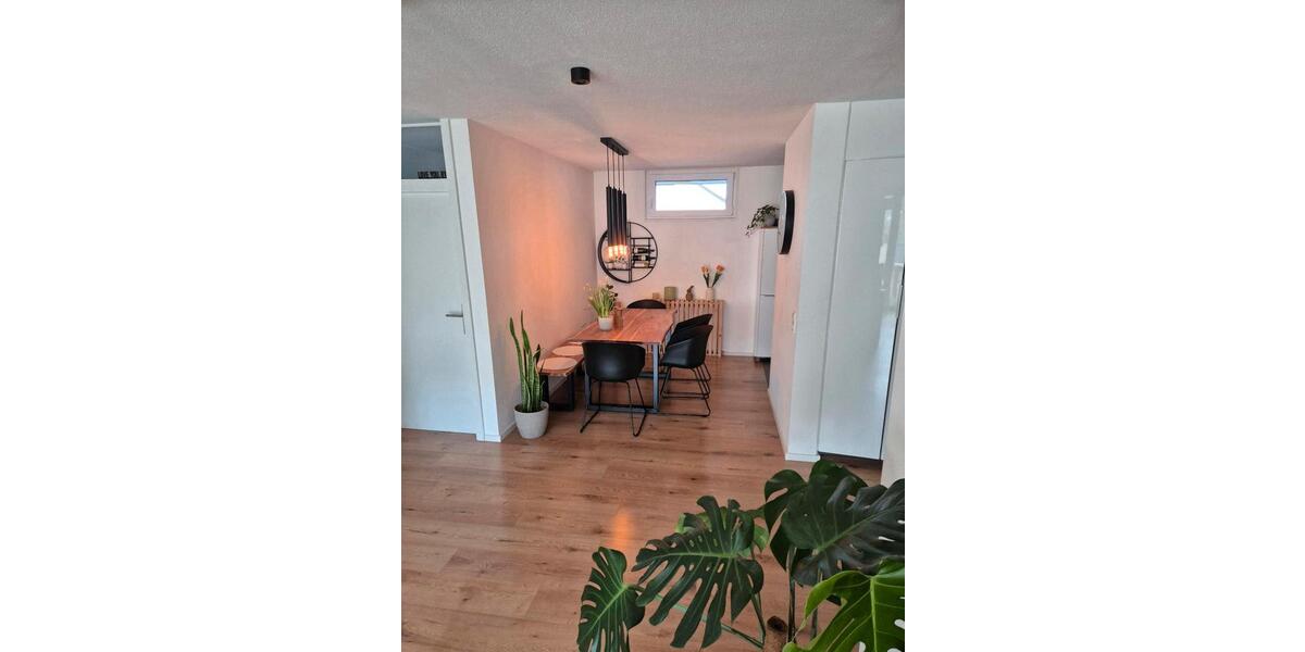 Etagenwohnung Leonberg - 2.5 Zimmer, 83 m&sup2;, 1.430&euro; | Angebot:25942012