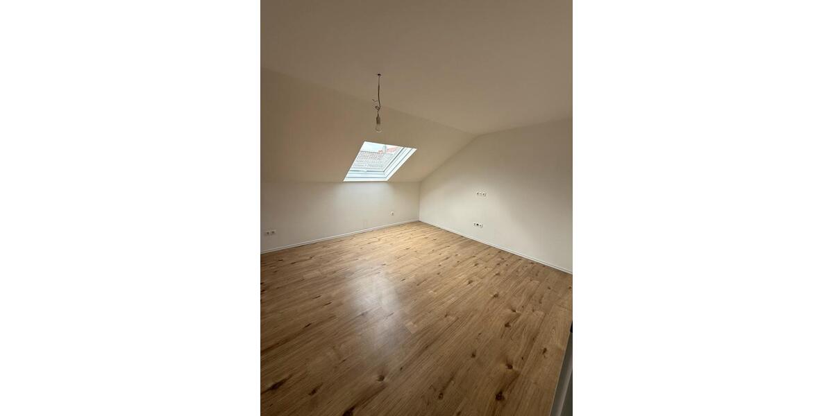 Etagenwohnung Kirchheim am Neckar - 4 Zimmer, 102 m&sup2;, 1.100&euro; | Angebot:27550072