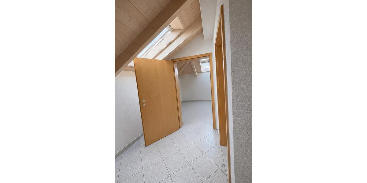 Dachgeschoßwohnung Vaihingen an der Enz - 3 Zimmer, 90 m&sup2;, 1.350&euro; | Angebot:27554043