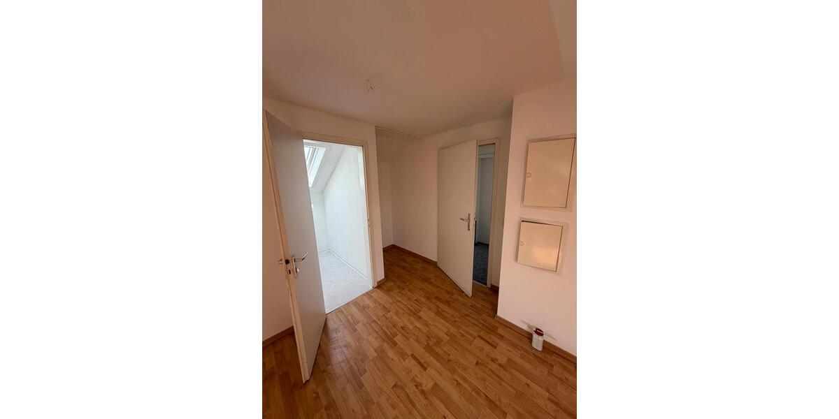 Dachgeschoßwohnung Winnenden - 3 Zimmer, 65 m&sup2;, 920&euro; | Angebot:27535615