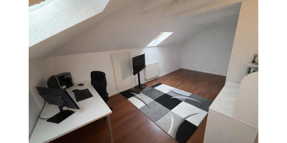 Dachgeschoßwohnung Stuttgart Bad Cannstatt - 4 Zimmer, 80 m&sup2;, 285.000&euro; | Angebot:25286837