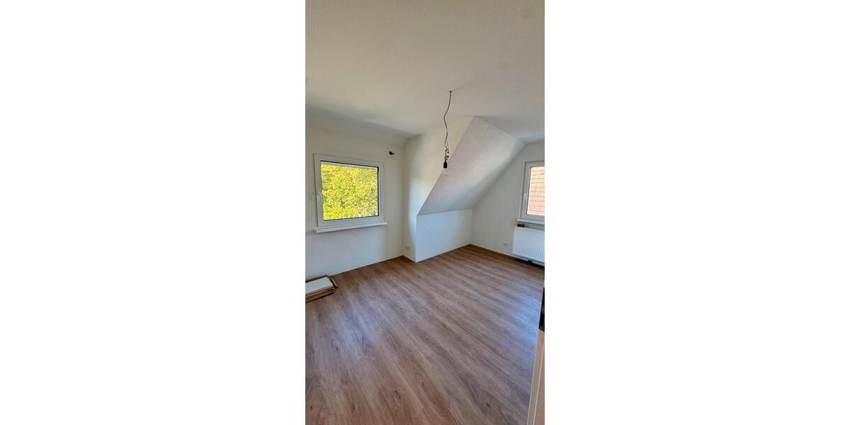 Dachgeschoßwohnung Stuttgart Feuerbach - 3 Zimmer, 66 m&sup2;, 1.200&euro; | Angebot:27543976