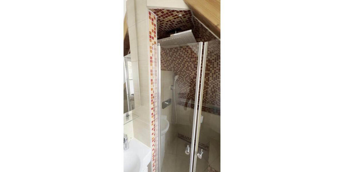 Dachgeschoßwohnung Stuttgart Bad Cannstatt - 3 Zimmer, 65 m&sup2;, 210.000&euro; | Angebot:27168316