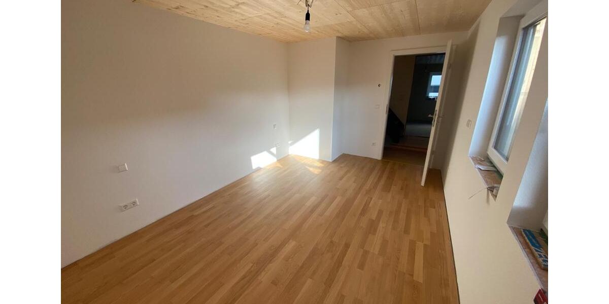 Etagenwohnung Brackenheim - 6 Zimmer, 140 m&sup2;, 1.450&euro; | Angebot:27564674