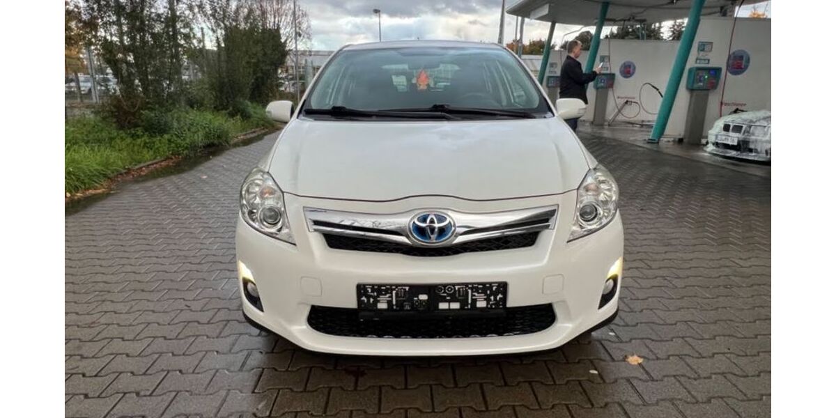 Toyota Auris 140.500 km 8.100 &euro; Stuttgart 70182