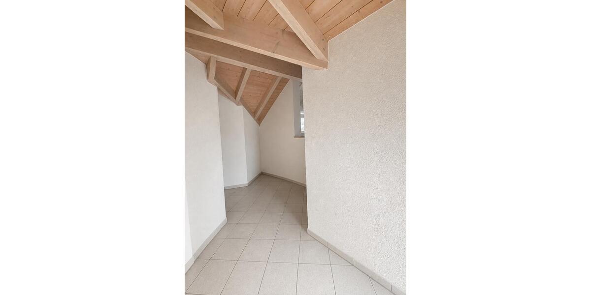 Dachgeschoßwohnung Vaihingen an der Enz - 3 Zimmer, 90 m&sup2;, 1.350&euro; | Angebot:27554043