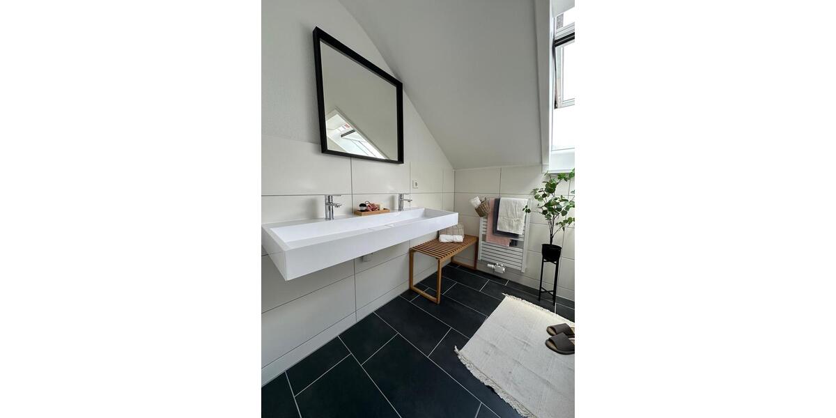 Dachgeschoßwohnung Stuttgart Zuffenhausen - 2.5 Zimmer, 52 m&sup2;, 970&euro; | Angebot:25936820