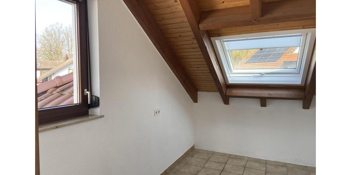 Dachgeschoßwohnung Winnenden - 3.5 Zimmer, 106 m&sup2;, 1.150&euro; | Angebot:25992753