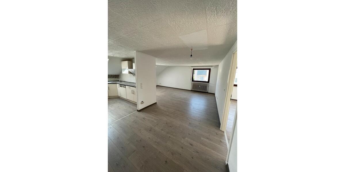 Dachgeschoßwohnung Esslingen am Neckar - 3 Zimmer, 70 m&sup2;, 1.300&euro; | Angebot:27535368