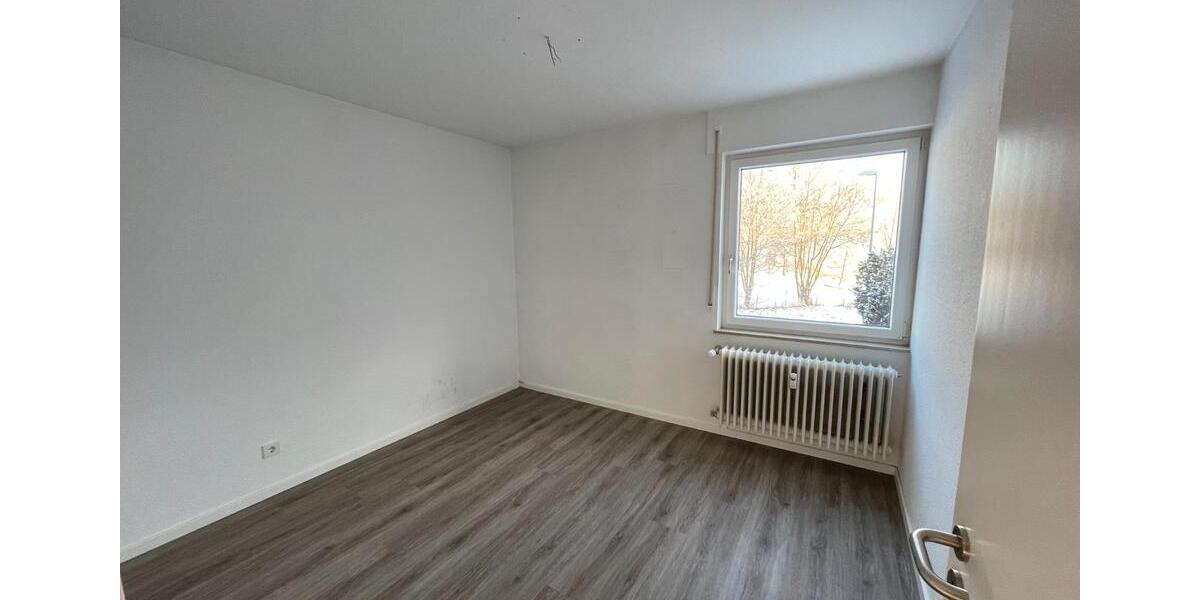 Etagenwohnung Esslingen am Neckar Hegensberg - 4 Zimmer, 90 m&sup2;, 1.300&euro; | Angebot:27595298