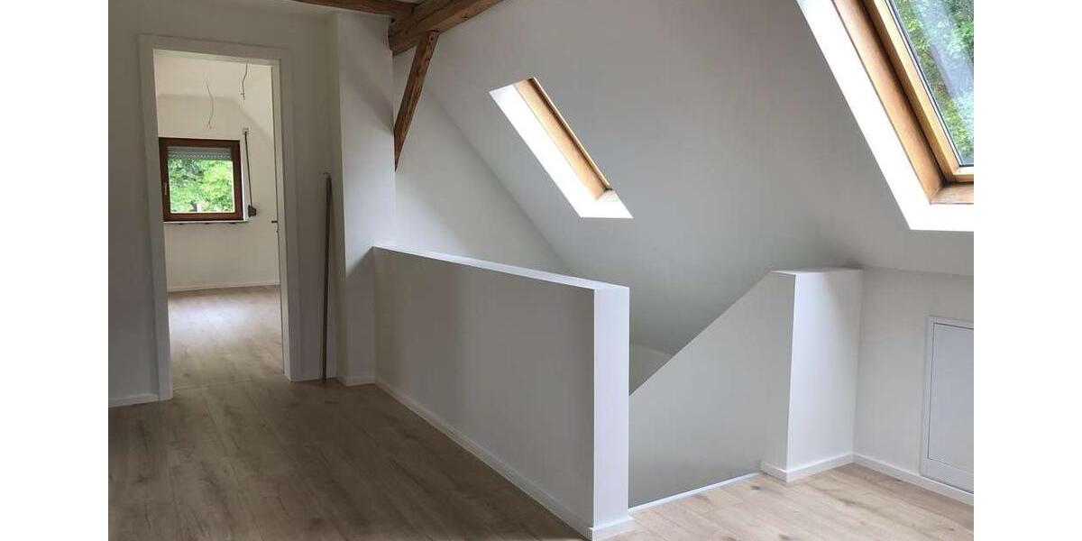 Dachgeschoßwohnung Ludwigsburg Hoheneck - 2.5 Zimmer, 65 m&sup2;, 1.150&euro; | Angebot:27590316