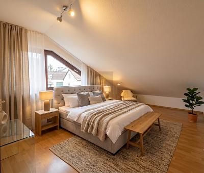 LICHTDURCHFLUTETES WOHNEN MIT KAMIN - Dachgeschoßwohnung Böblingen Dagersheim | Angebot:27159717