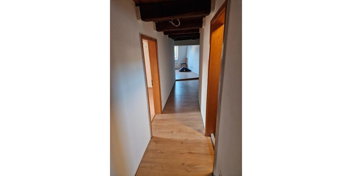 Dachgeschoßwohnung Mundelsheim - 3 Zimmer, 75 m&sup2;, 800&euro; | Angebot:27542670